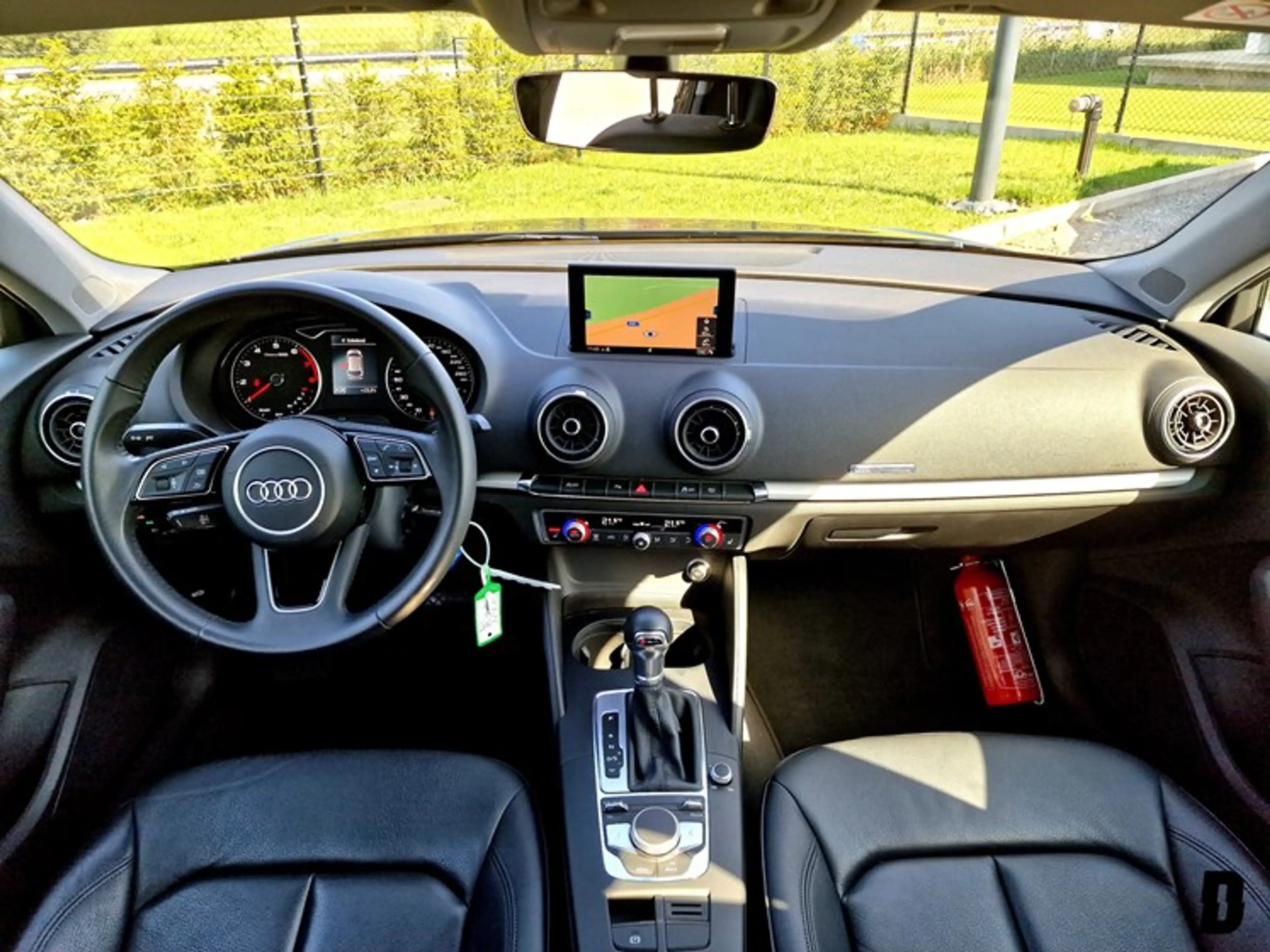 Audi A3 30 TFSI/Heated Seats/Camera/Navi/Radio/Leder — photo 9