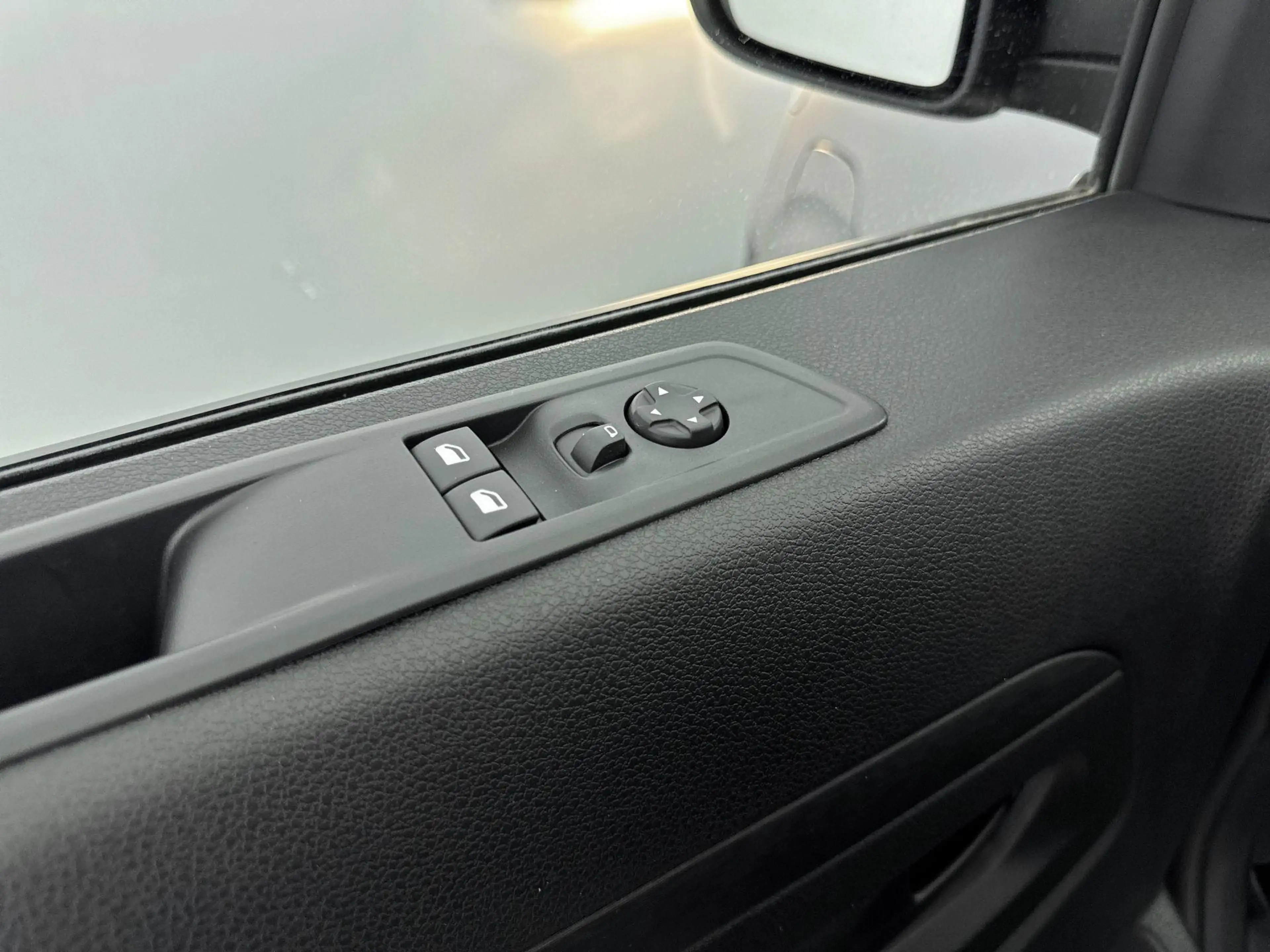 Opel Vivaro-e Electric L2 75 kWh — photo 15