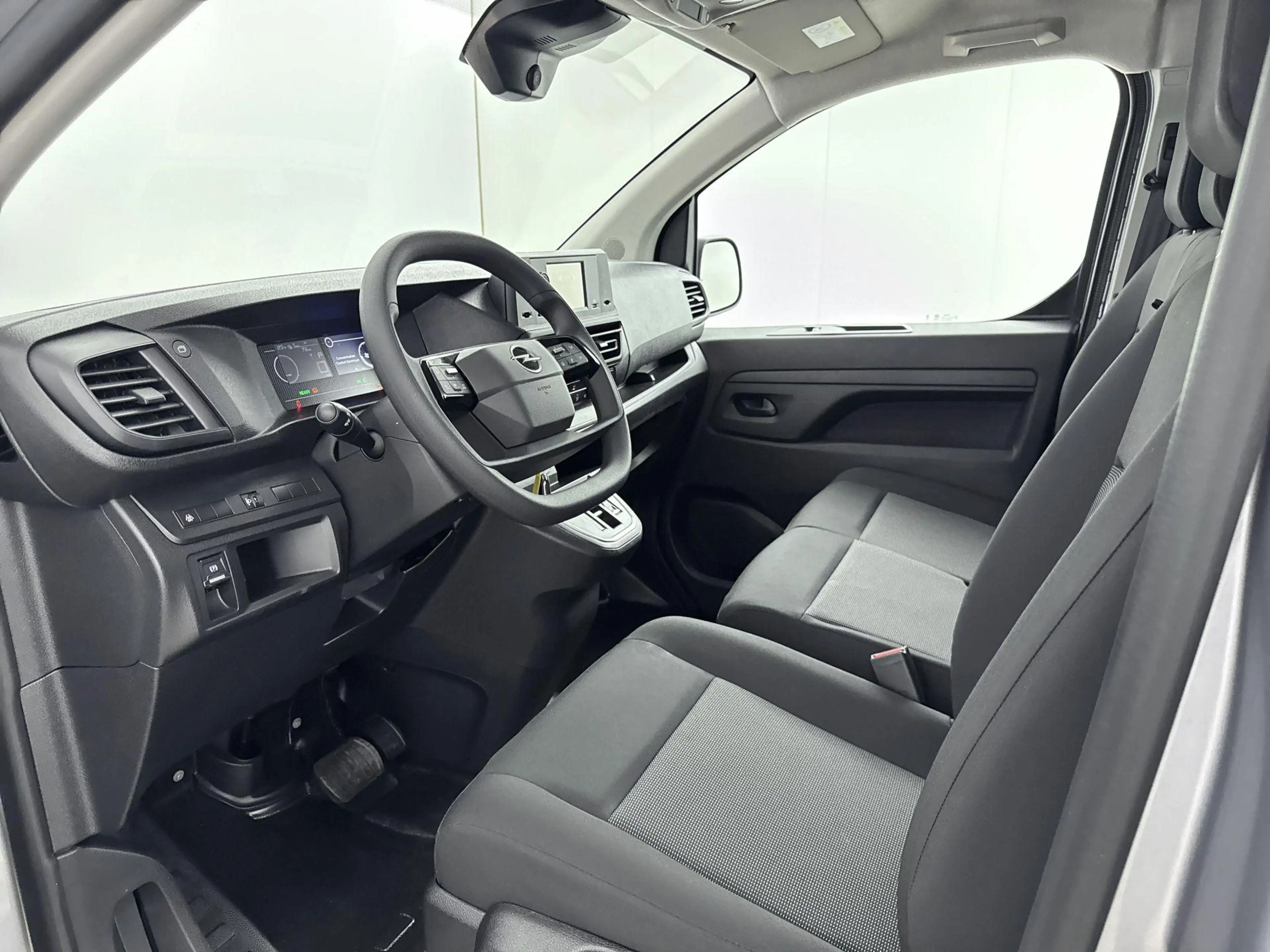 Opel Vivaro-e Electric L2 75 kWh — photo 5