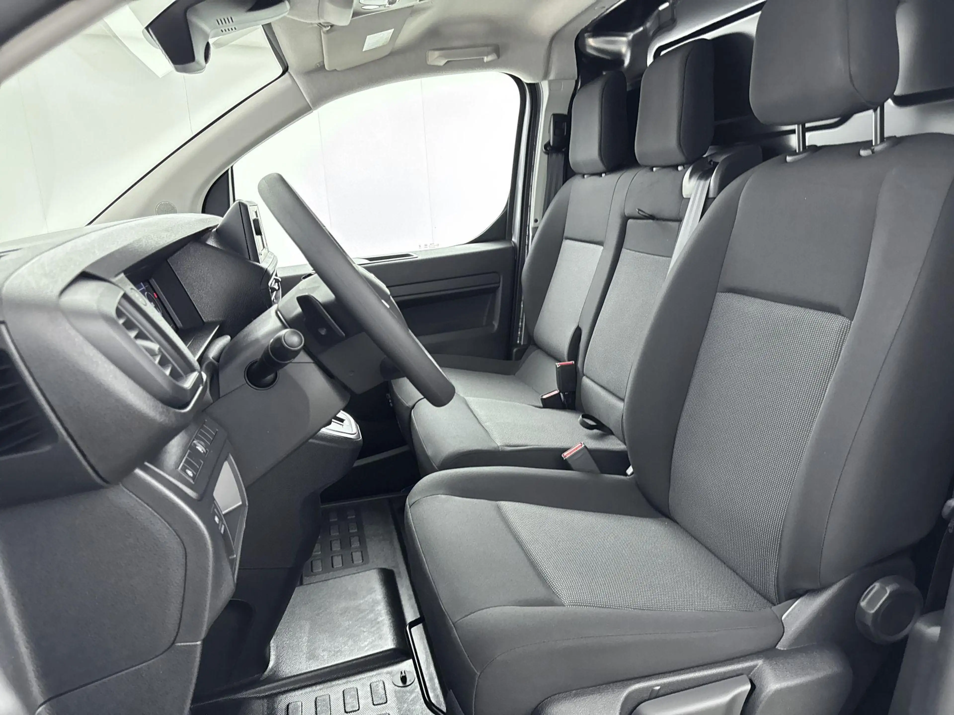 Opel Vivaro-e Electric L2 75 kWh — photo 9