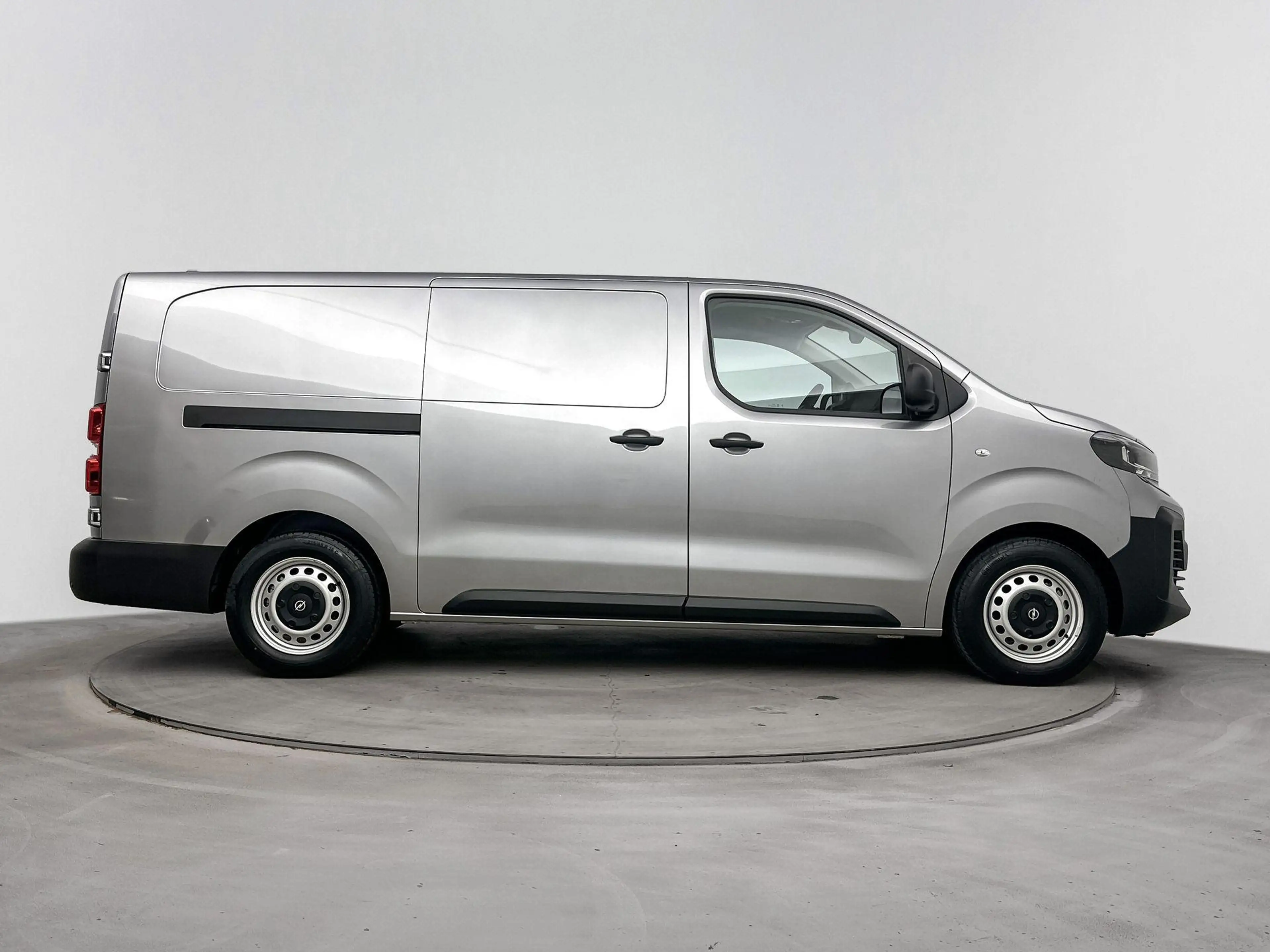 Opel Vivaro-e Electric L2 75 kWh — photo 10