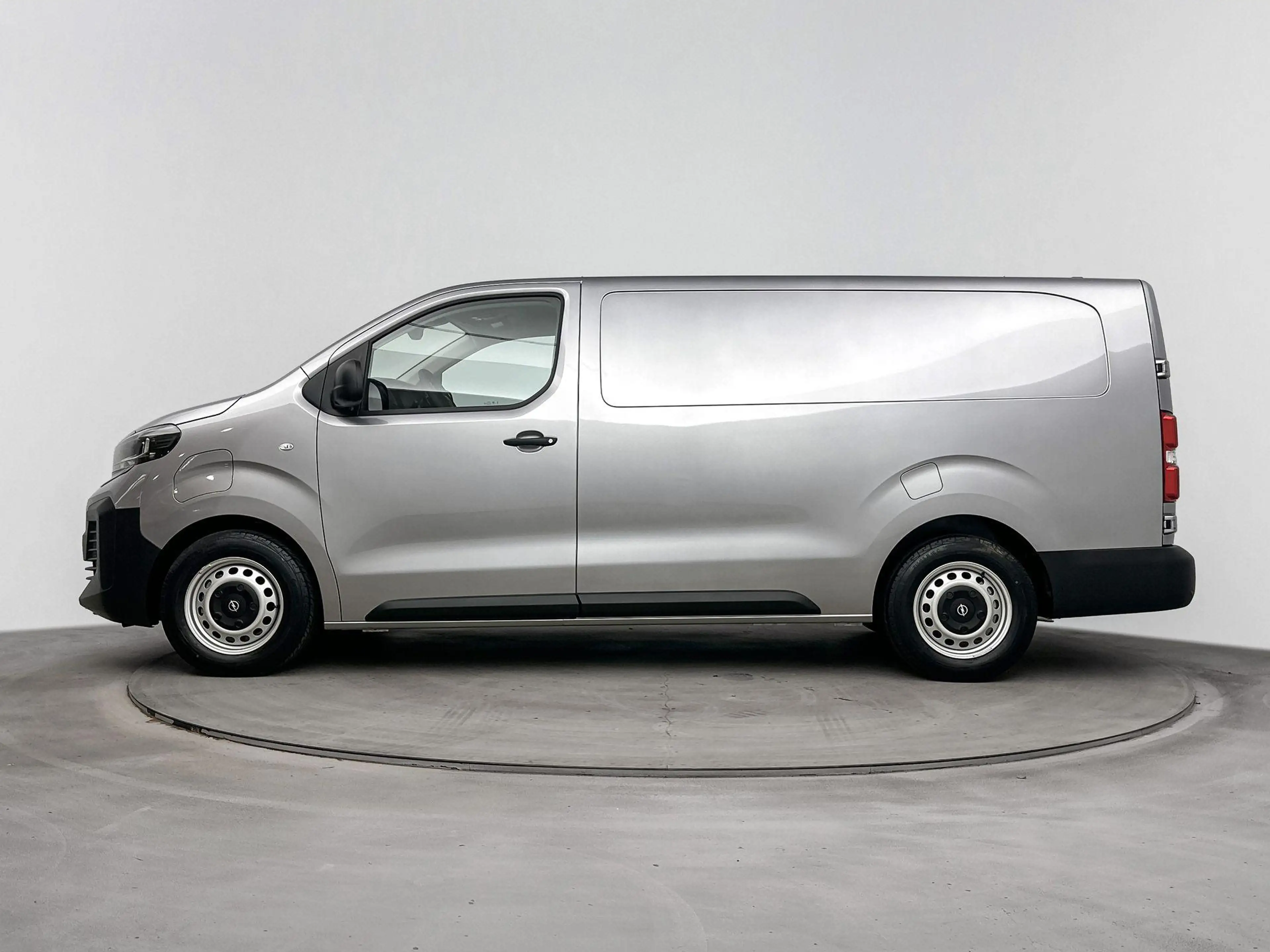 Opel Vivaro-e Electric L2 75 kWh — photo 2