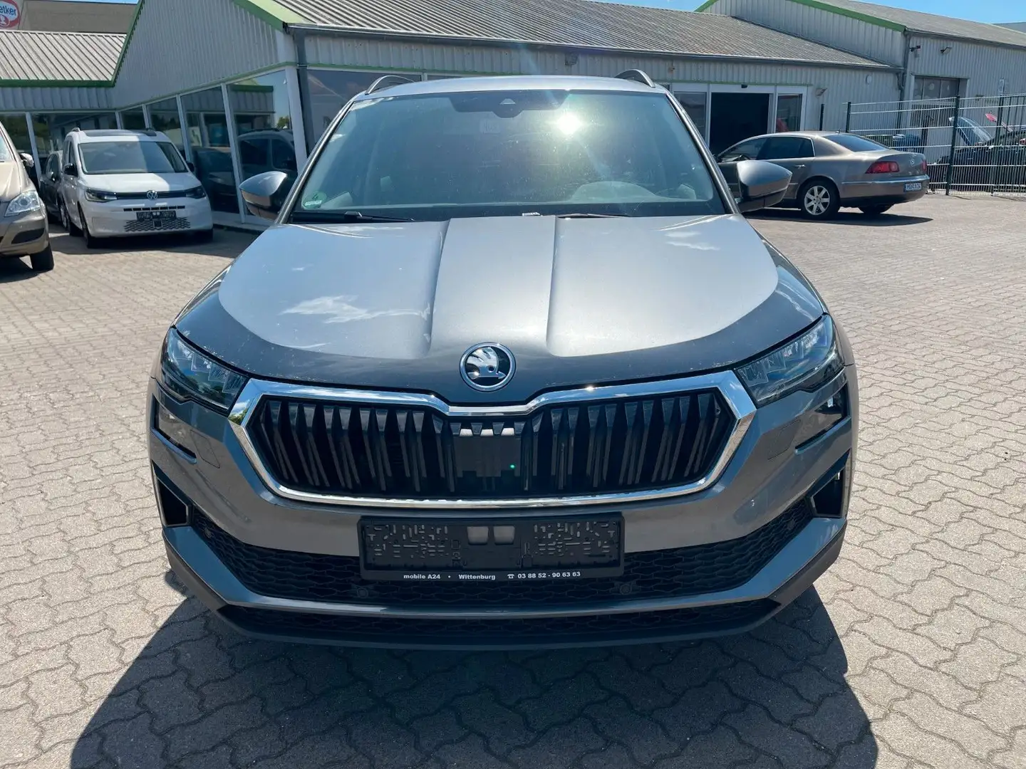 Skoda Karoq Tour 4x4 DSG AHK NAVI PDC KLIMAAUT. 1.HAND Grau - 2