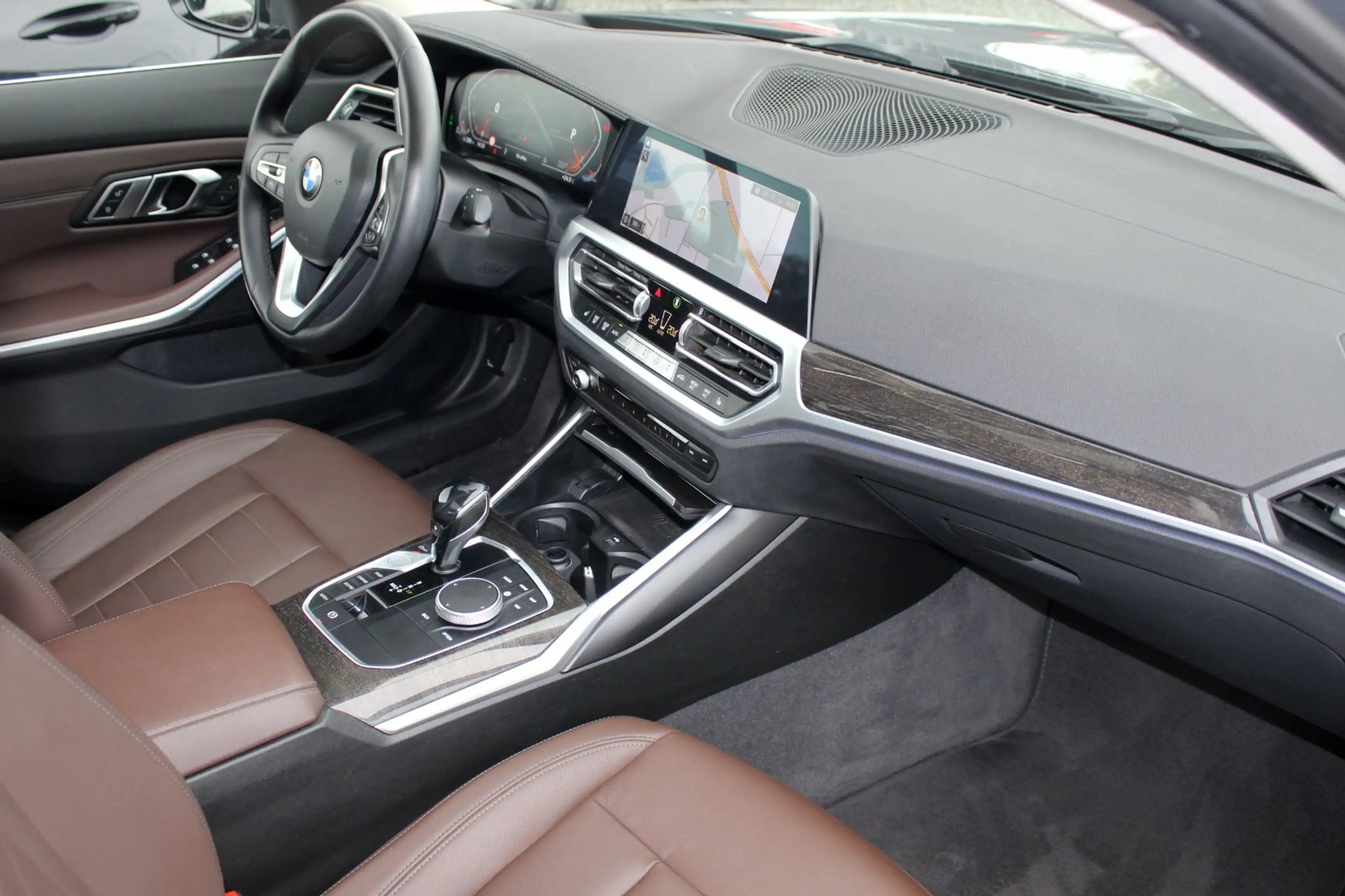 BMW 320 d Luxury Line Limousine S-DACH LASER LEDER — photo 11