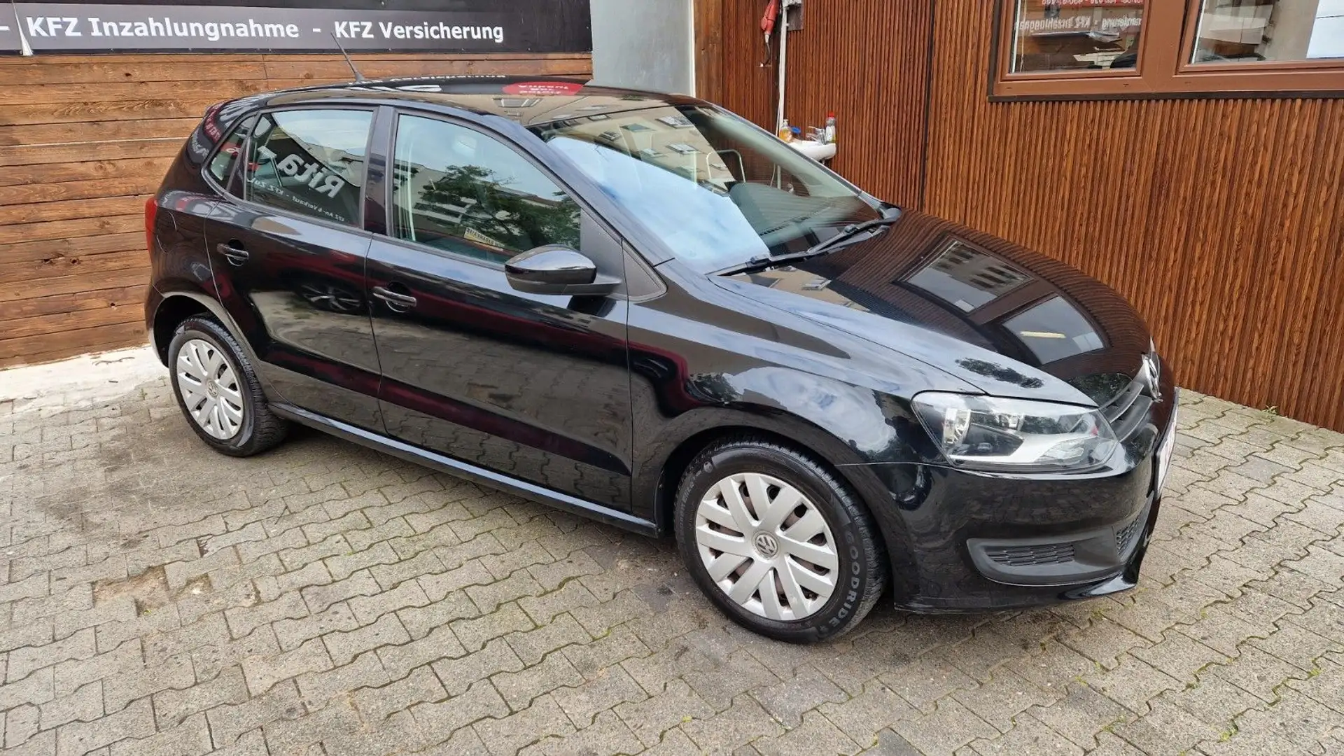 Volkswagen Polo 1.6 V Comfortline Automatik, 1 Hand Schwarz - 2