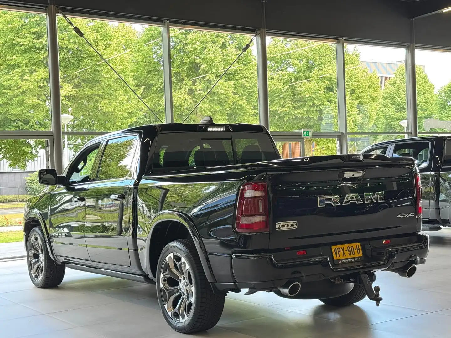 Dodge RAM Pick Up 1500 5.7 V8 4x4 Limited Longhorn NL-AUTO a Negro - 2