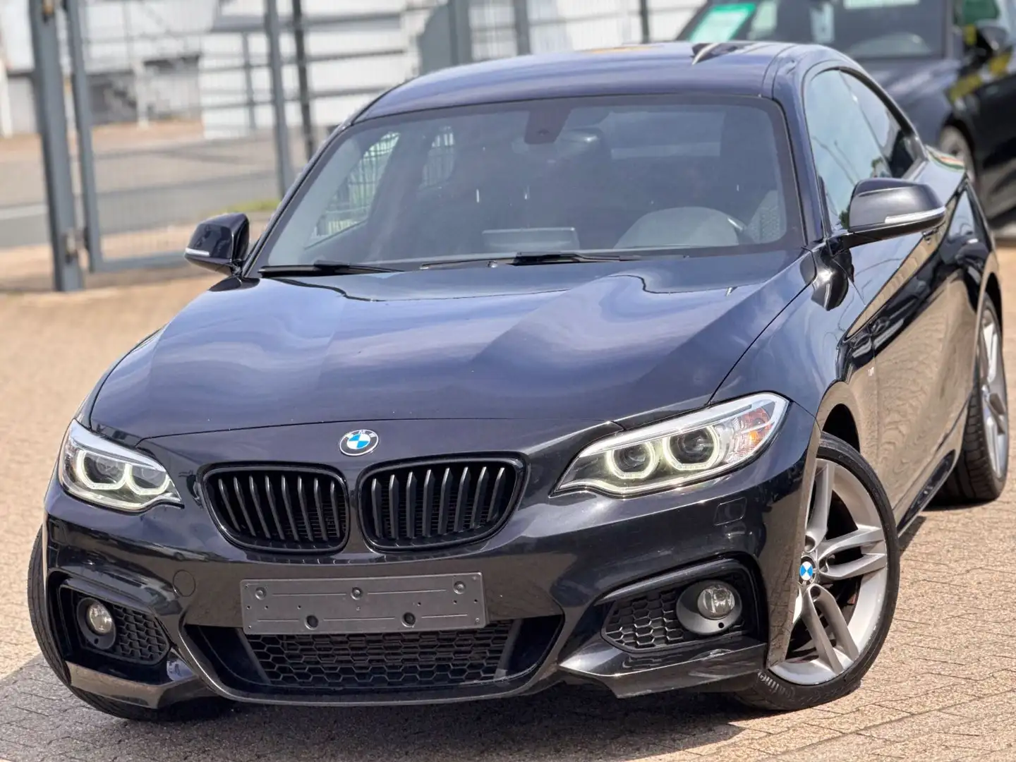 BMW 218 d Coupe M Sport Aut. Schwarz - 1