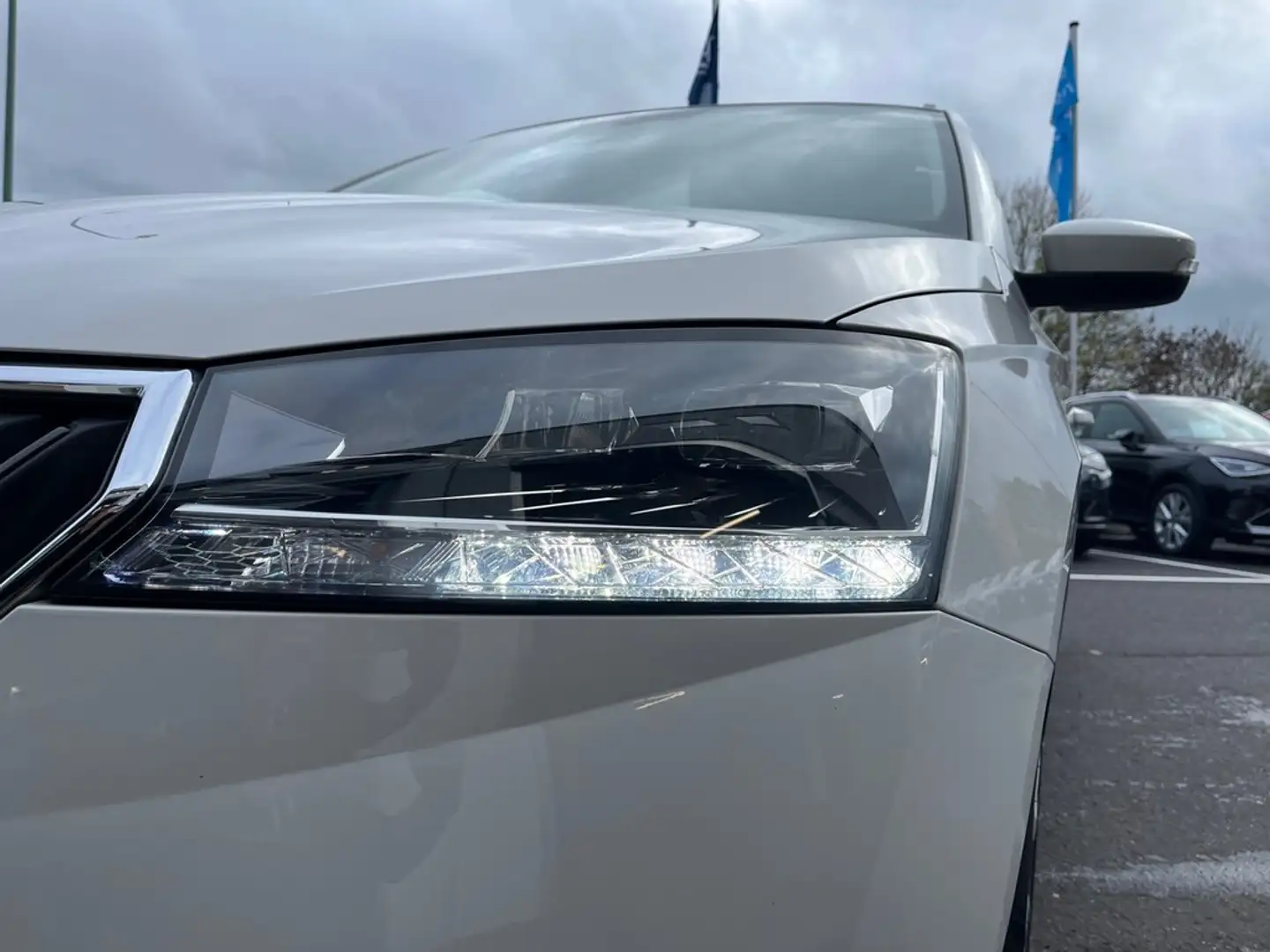 Skoda Fabia Combi 1,0 TSI Weiß - 2