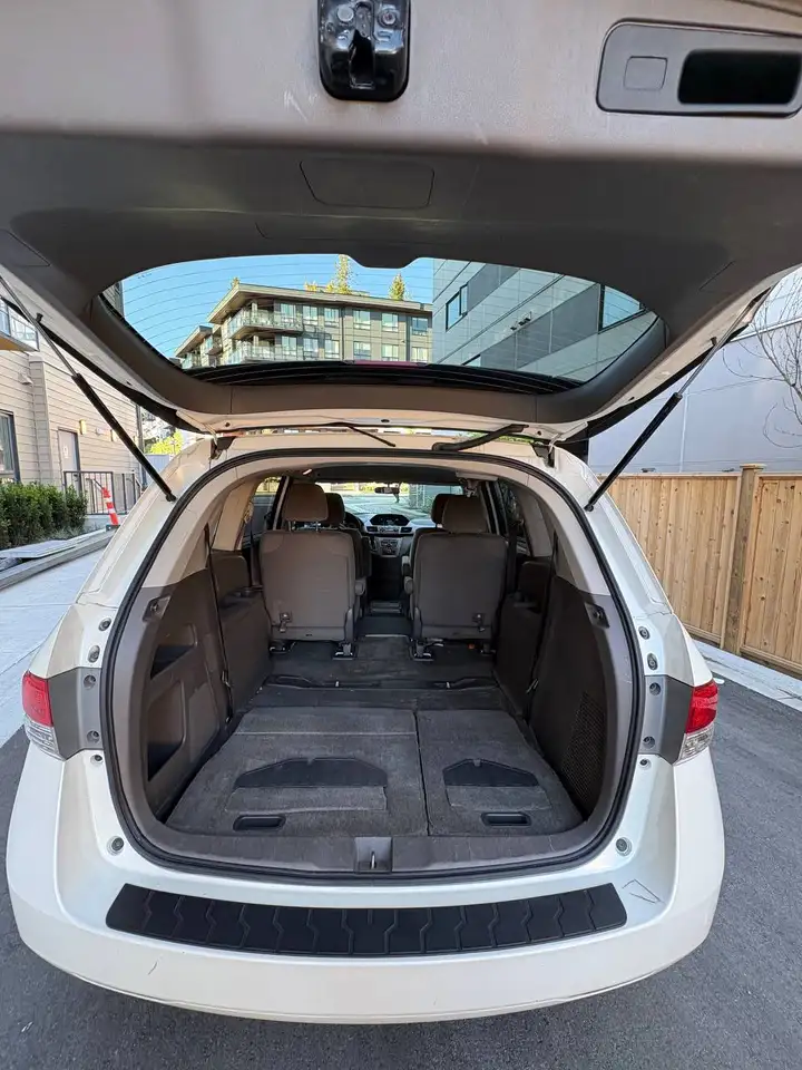 Honda Odyssey снимка Honda Odyssey
