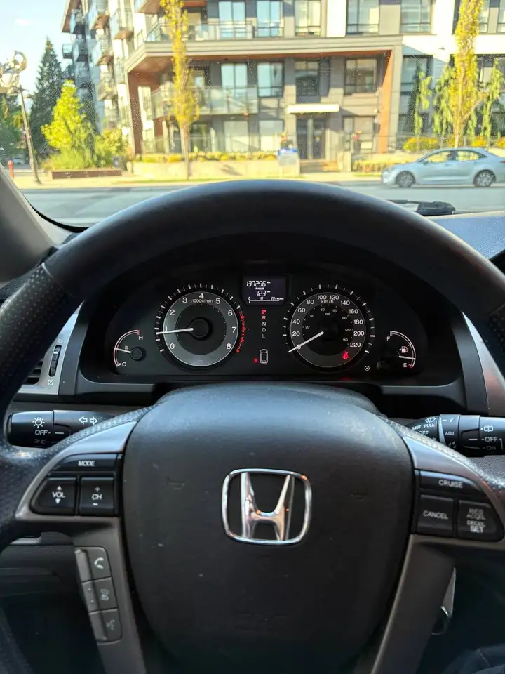 Honda Odyssey снимка Honda Odyssey