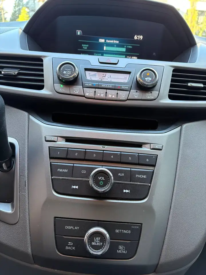 Honda Odyssey снимка Honda Odyssey