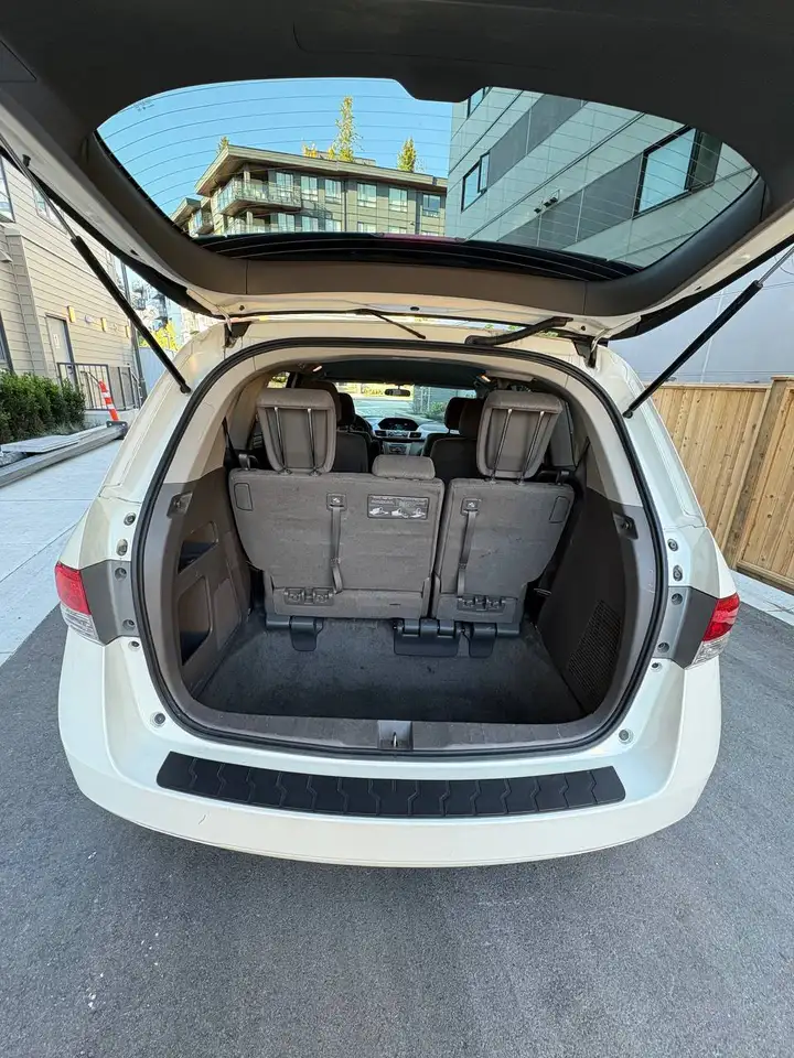 Honda Odyssey снимка Honda Odyssey