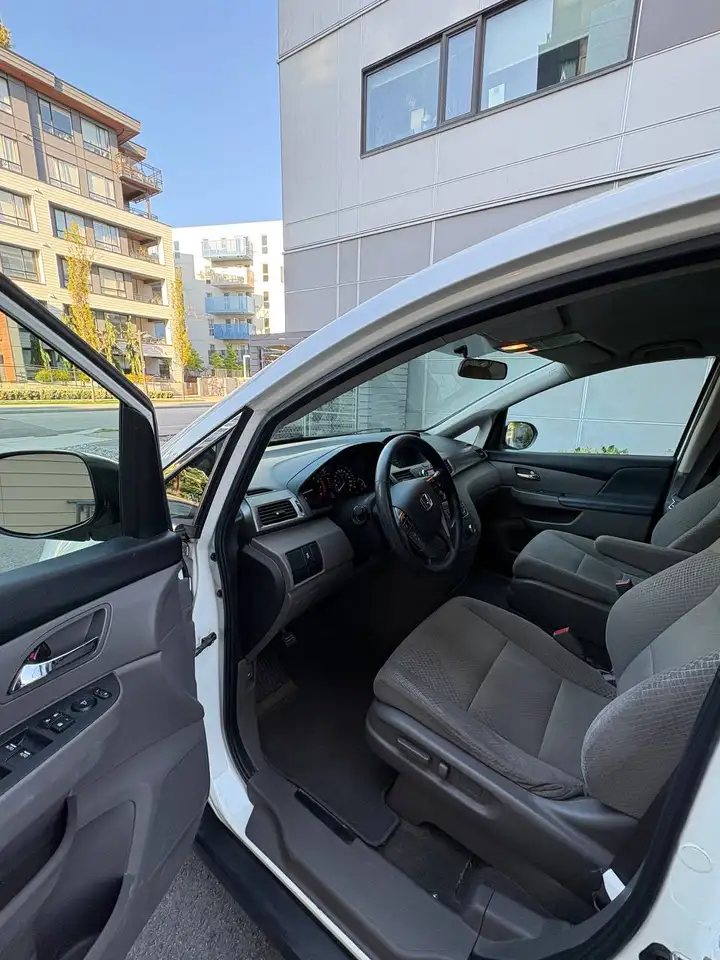 Honda Odyssey снимка Honda Odyssey