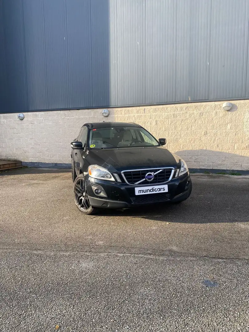 Volvo XC60 2.4D Momentum Schwarz - 2