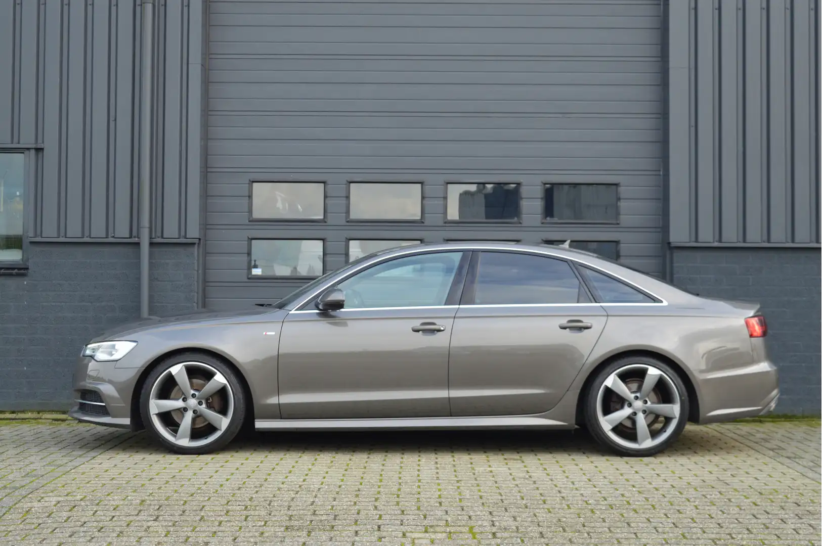 Audi A6 Limousine 1.8 TFSI ultra Adrenalin Sport | S-LINE Grey - 2