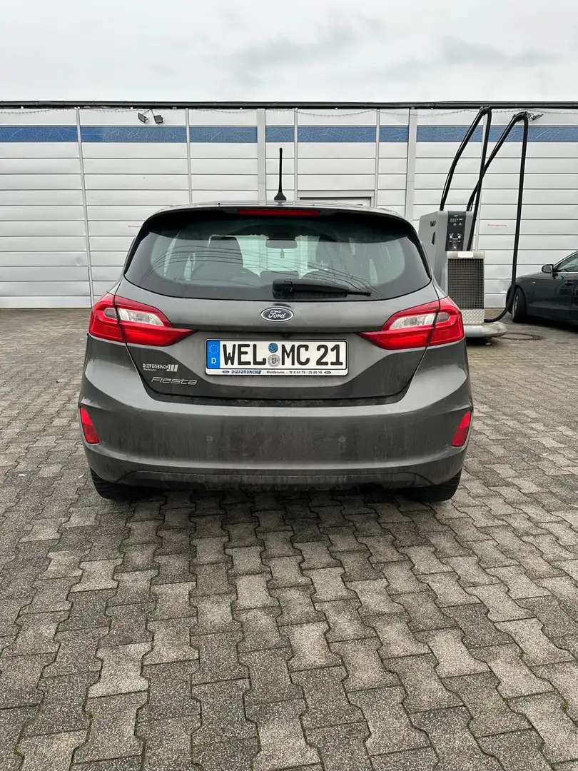 Ford Fiesta Cool & Connect Grau - 2