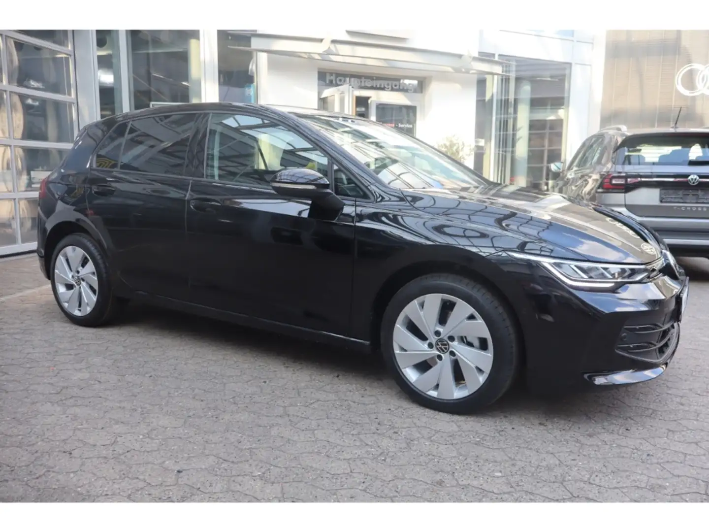 Volkswagen Golf VIII 1.5 eTSI DSG RFK ACC Winterpaket Noir - 2