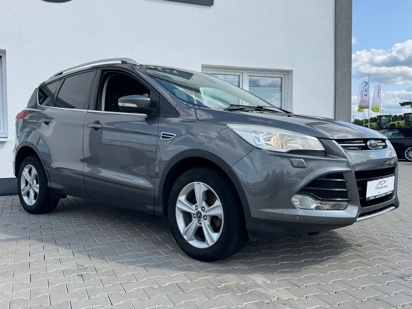 Ford Kuga Titanium Grau - 2