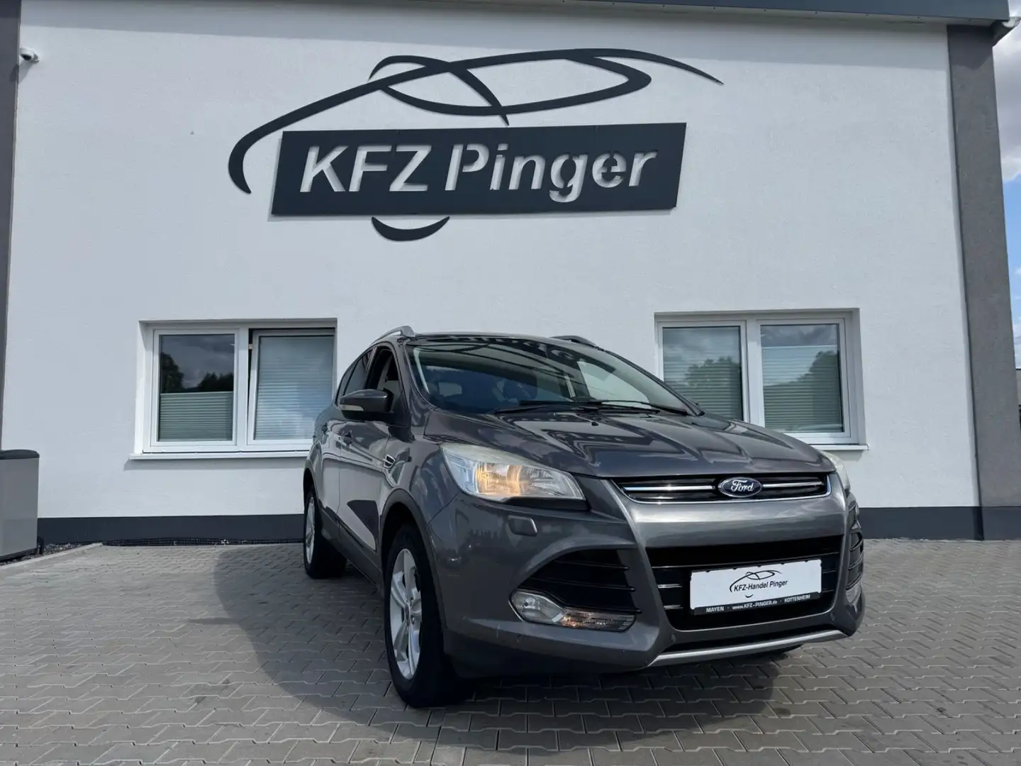 Ford Kuga Titanium Grau - 1