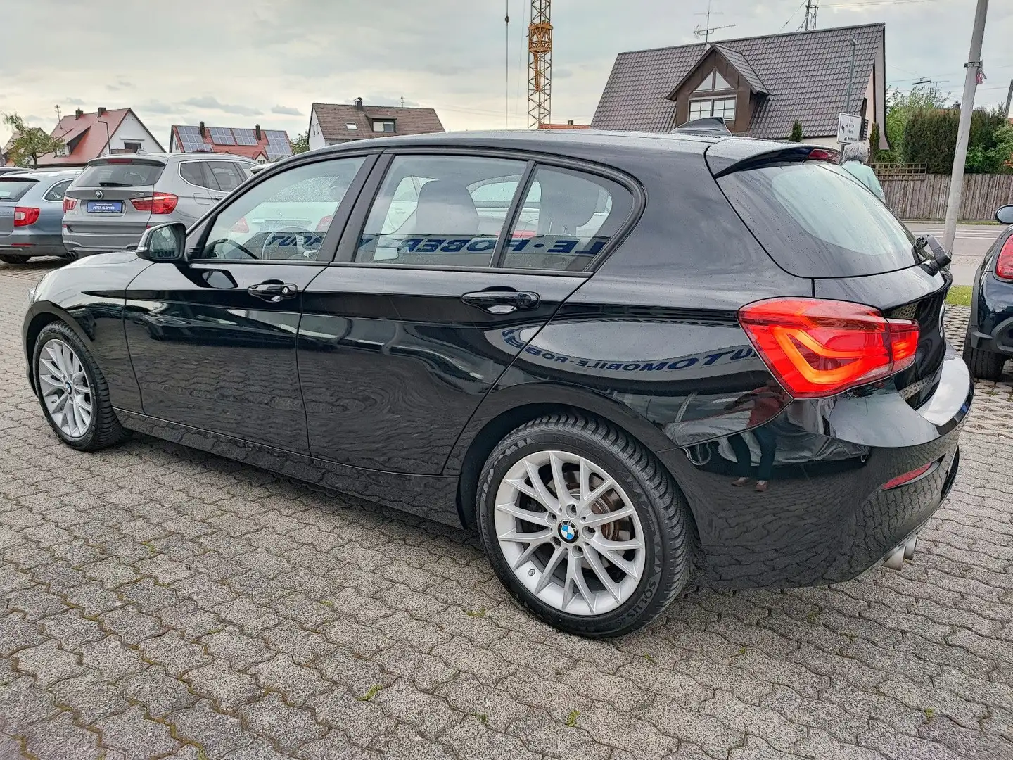 BMW 120 d Aut/LED/Nav/Harman-Kardon Schwarz - 2