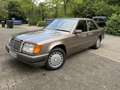 Mercedes-Benz Baureihe 124 230 Braun - thumbnail 2