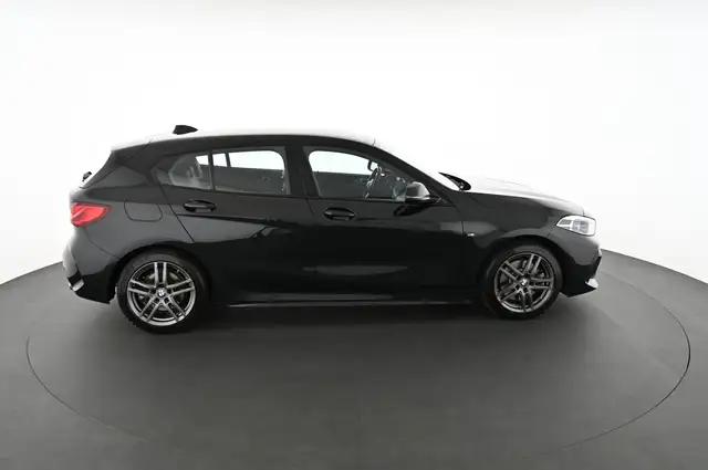 BMW 1 Series view 6