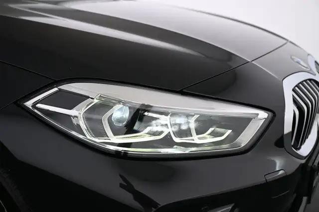 BMW 1 Series view 16
