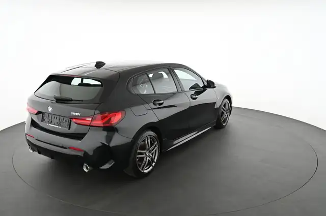 BMW 1 Series view 2