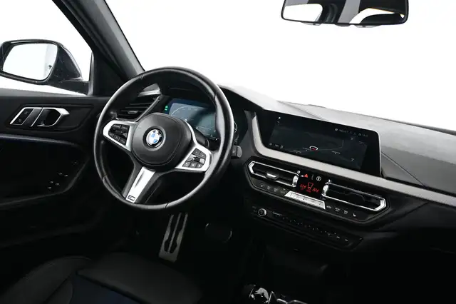 BMW 1 Series view 19