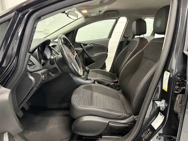 Opel Astra view 6