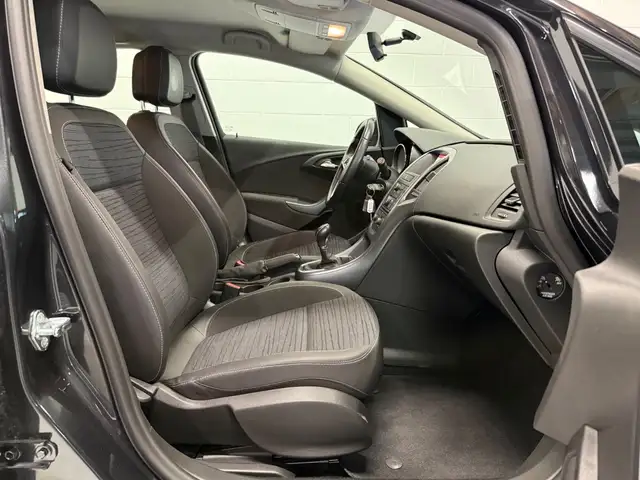 Opel Astra view 12
