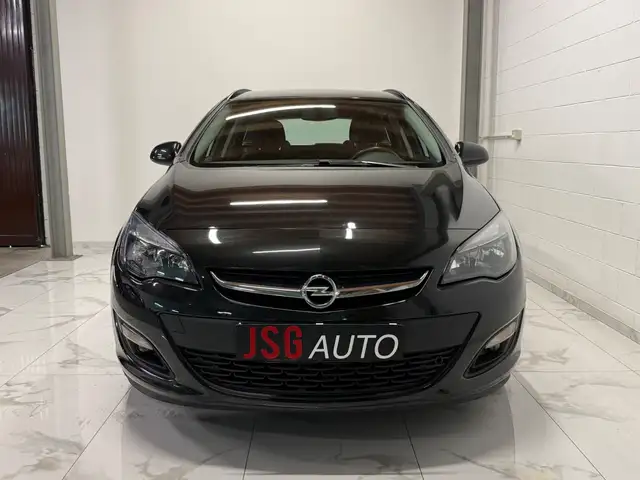 Opel Astra view 2