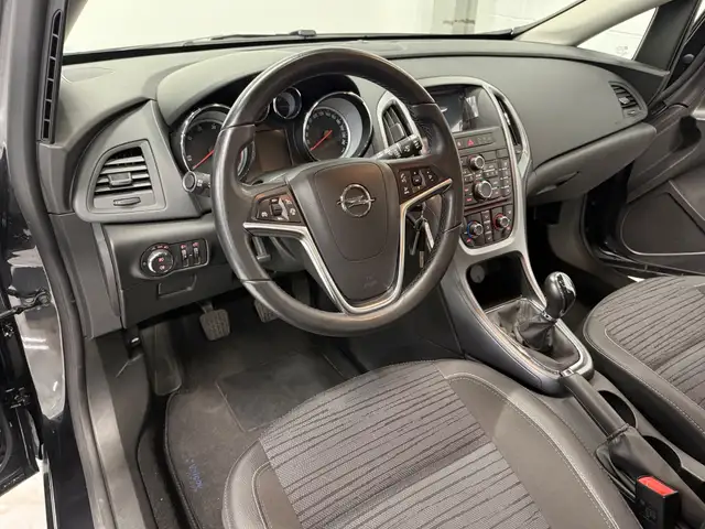 Opel Astra view 7