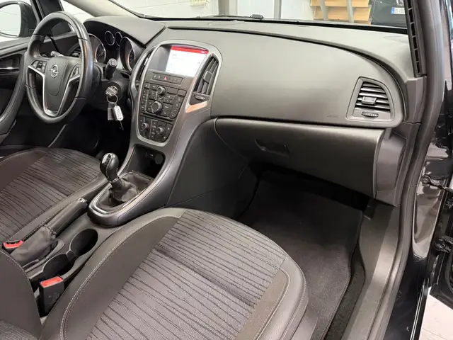 Opel Astra view 13