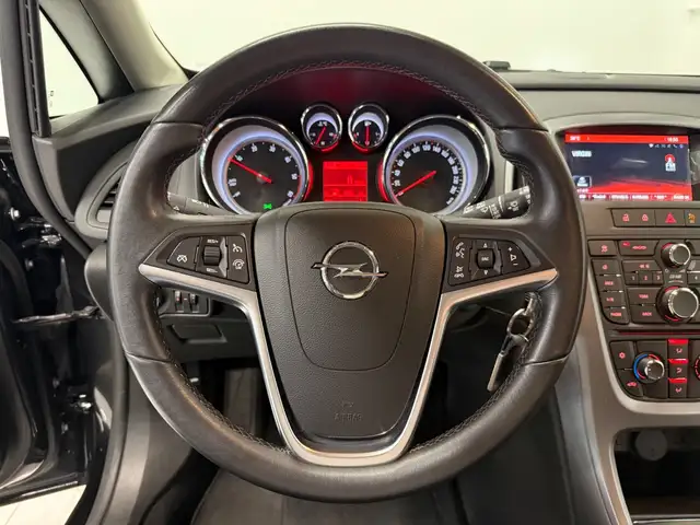 Opel Astra view 8