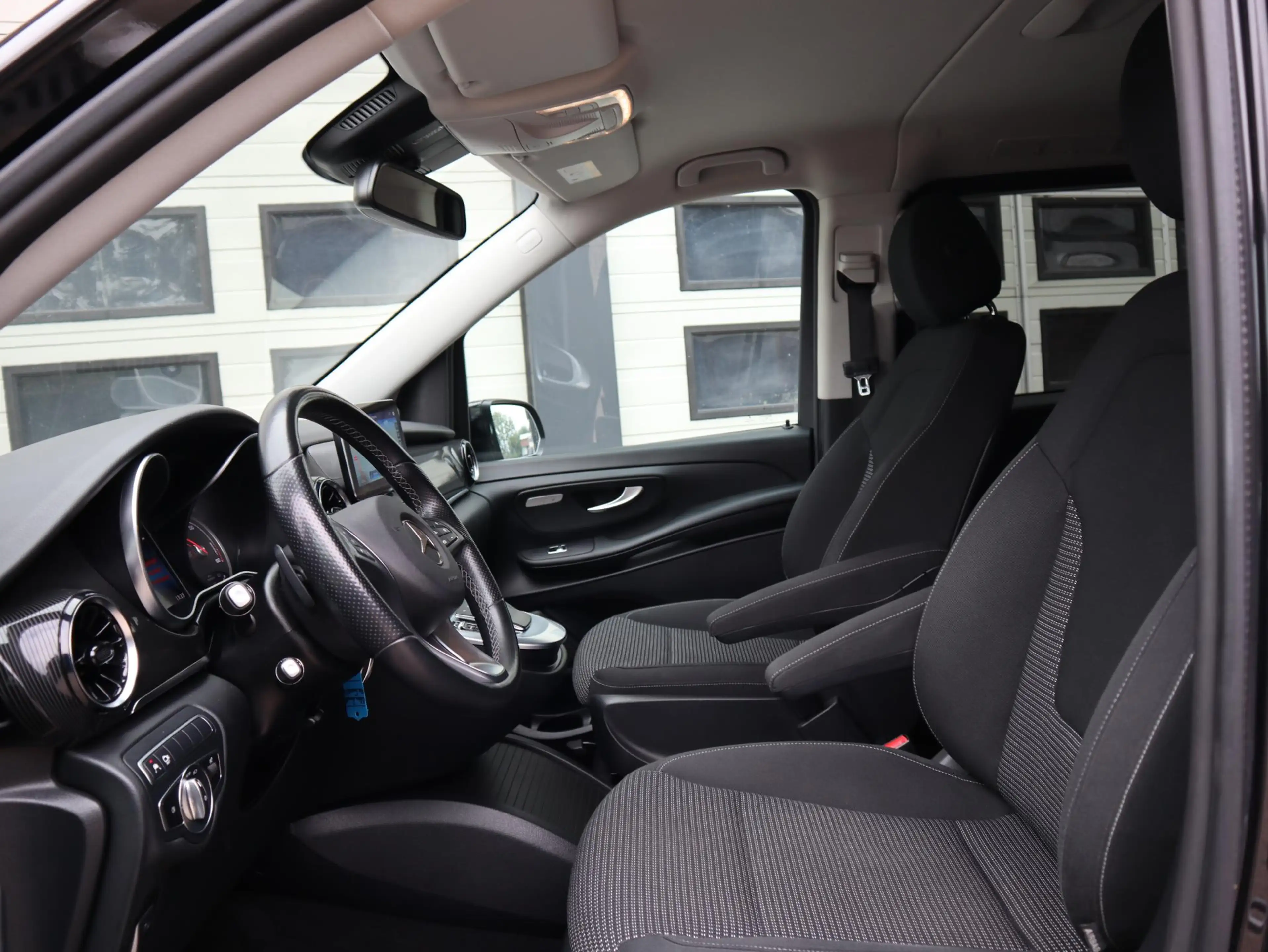 Mercedes-Benz EQV 300 90 kWh L2 - 7 Pers - 360 camera - ACC — photo 14