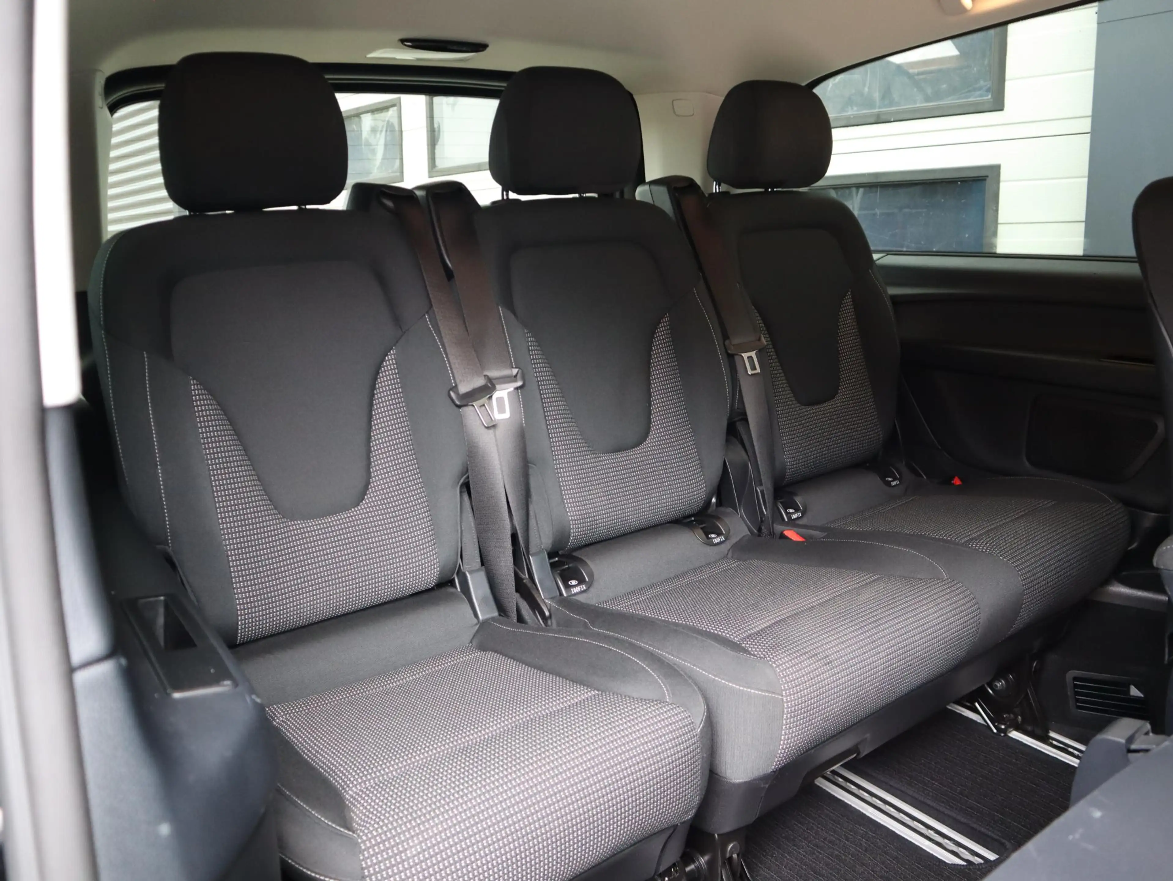 Mercedes-Benz EQV 300 90 kWh L2 - 7 Pers - 360 camera - ACC — photo 13