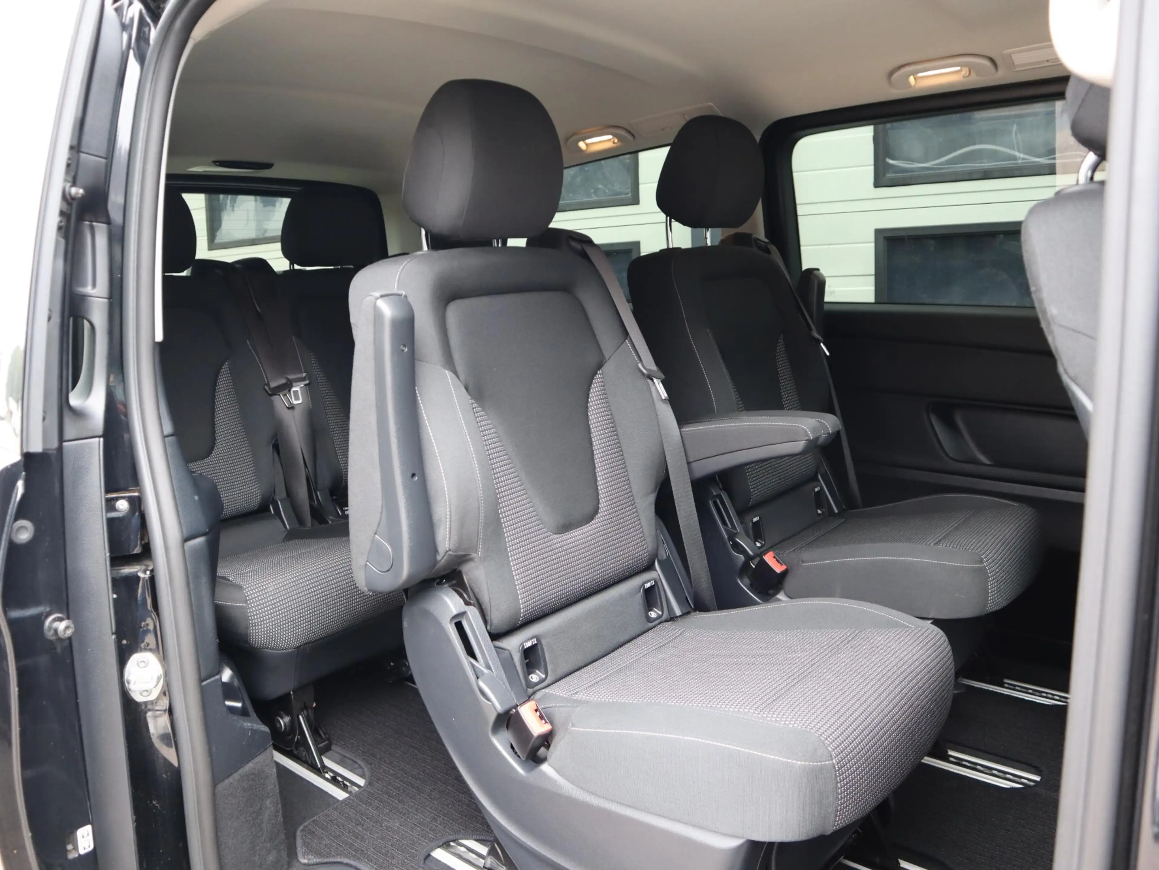 Mercedes-Benz EQV 300 90 kWh L2 - 7 Pers - 360 camera - ACC — photo 12