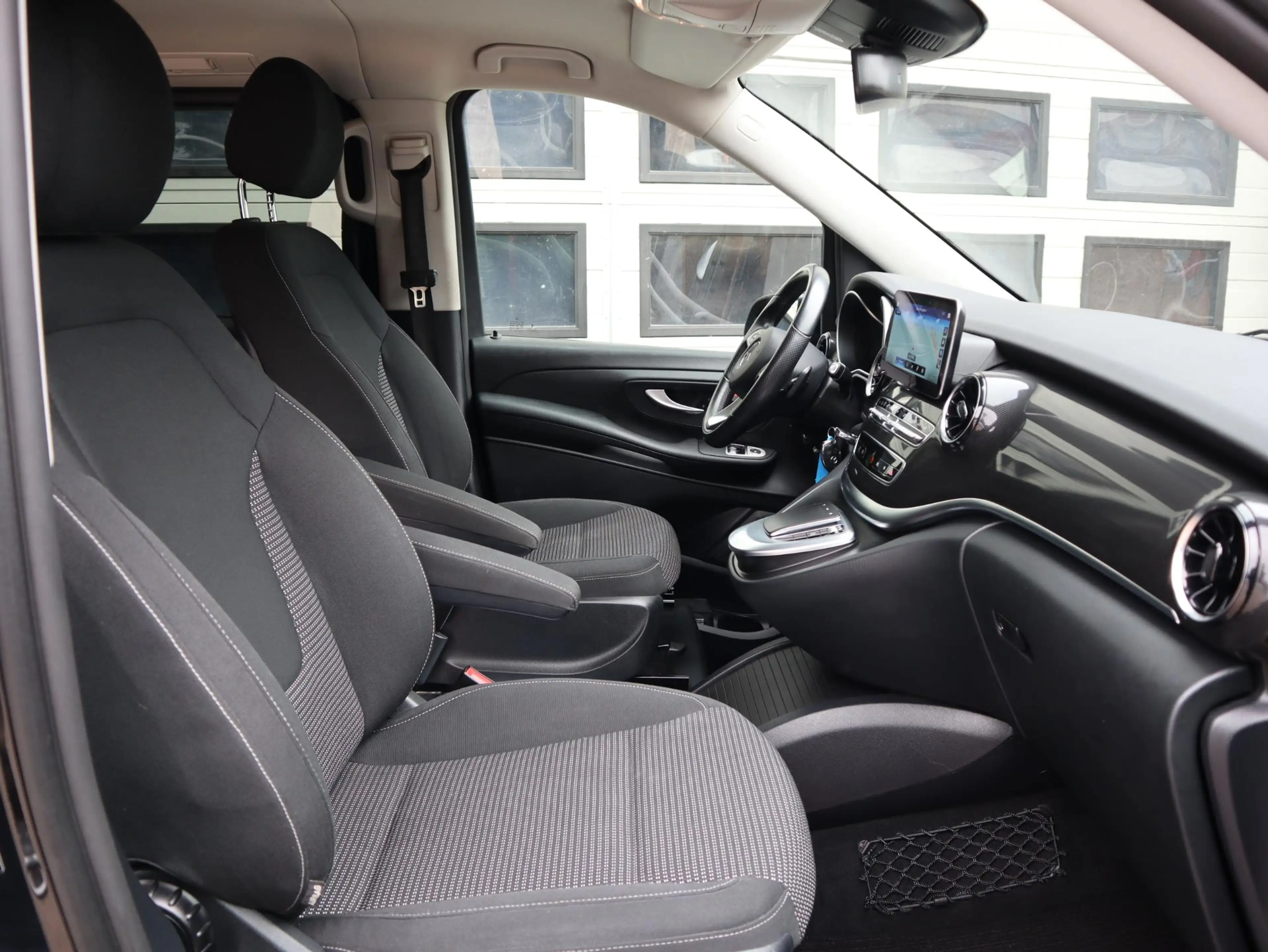 Mercedes-Benz EQV 300 90 kWh L2 - 7 Pers - 360 camera - ACC — photo 10