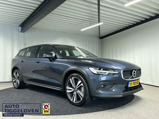 Volvo V60 Cross Country 2.0 B5 AWD Pro Automaat | Trekhaak | Leder | Memor