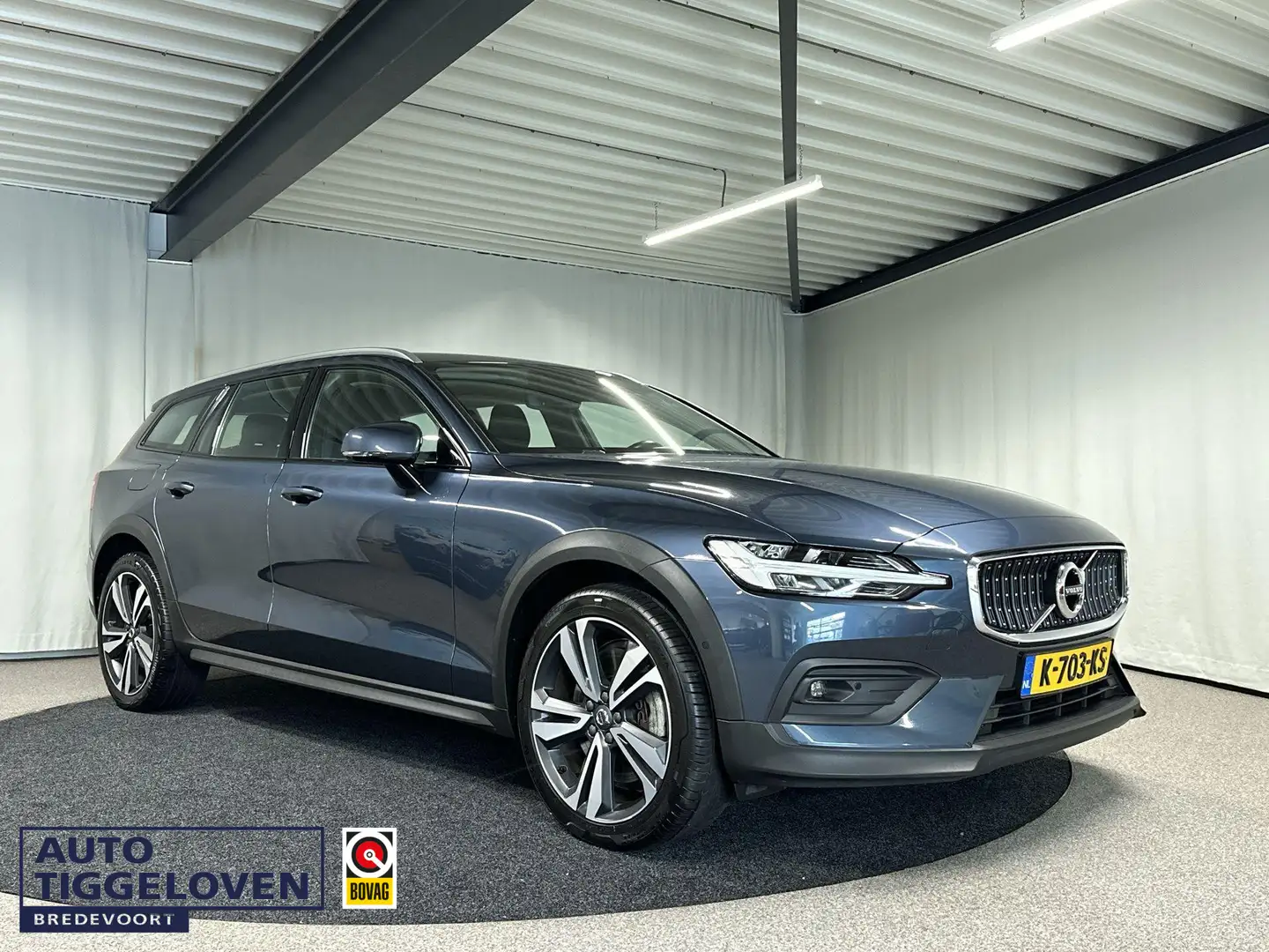 Volvo V60 Cross Country 2.0 B5 AWD Pro Automaat | Trekhaak | Leder | Memor Modrá - 1