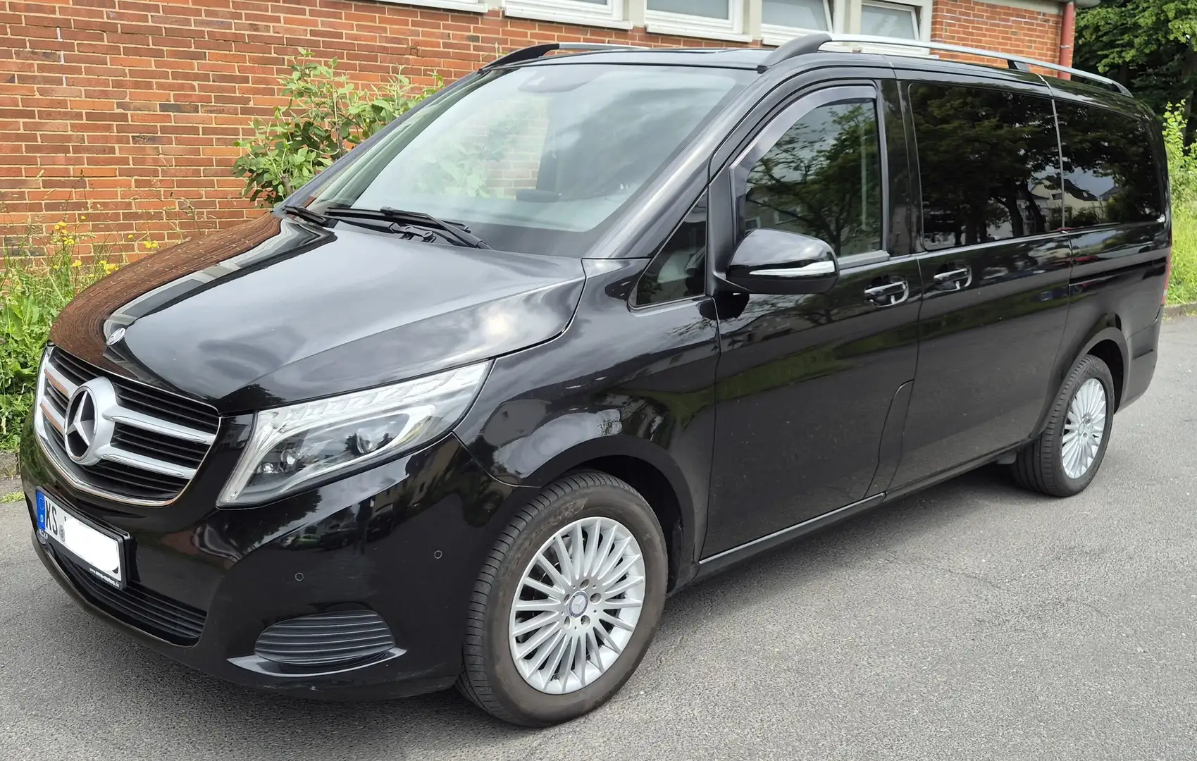 Mercedes-Benz V 220 V-Klasse Diesel (BlueTEC) d lang 7G-TRONIC Edition Schwarz - 2