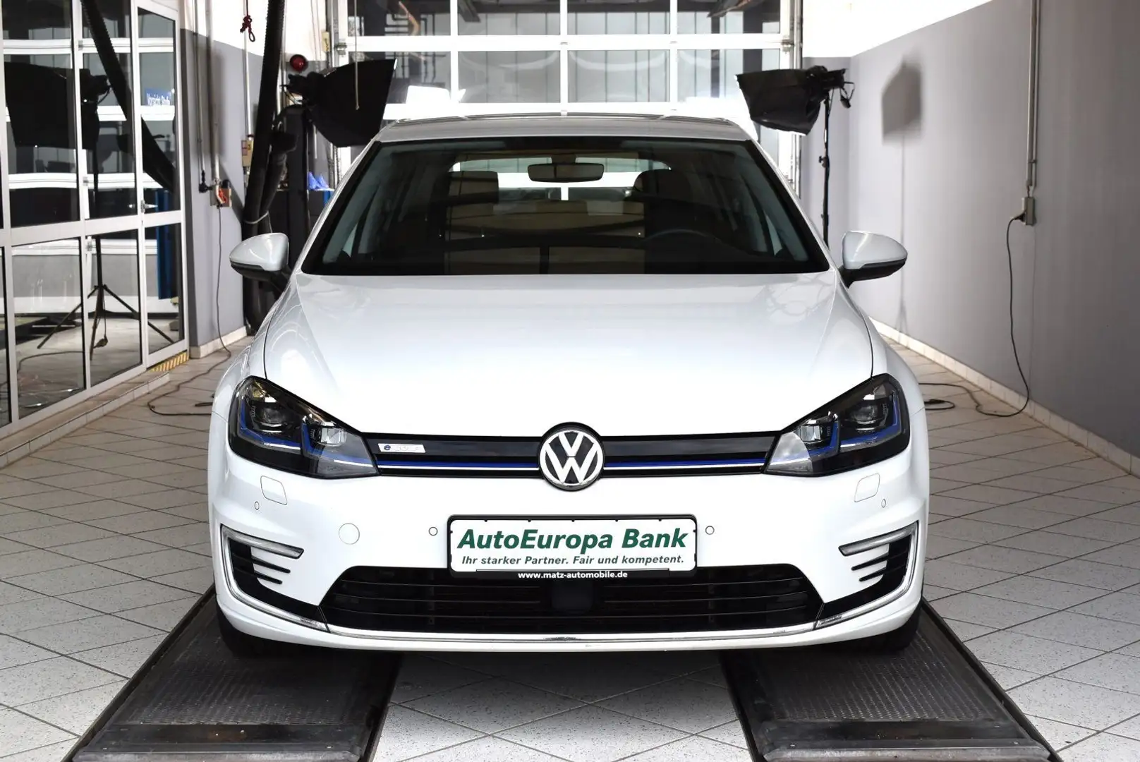 Volkswagen Golf VII e-Golf Digital ACC*LED*SHZ*PDC*Navi Weiß - 2