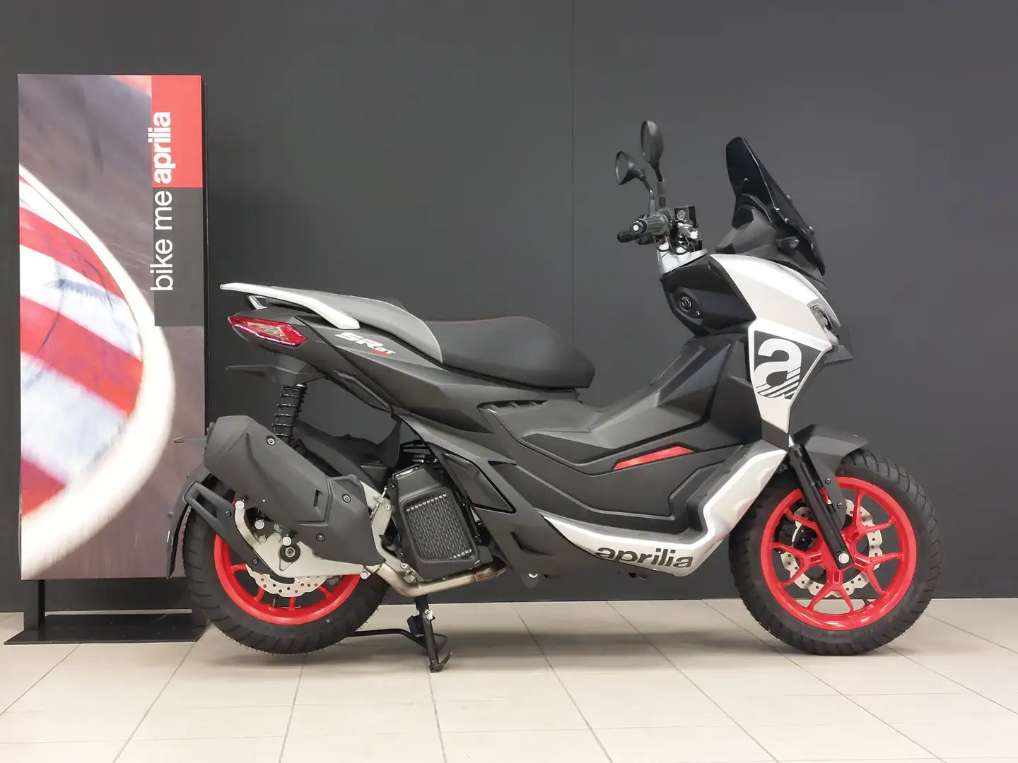 Aprilia SR GT 125 - 1