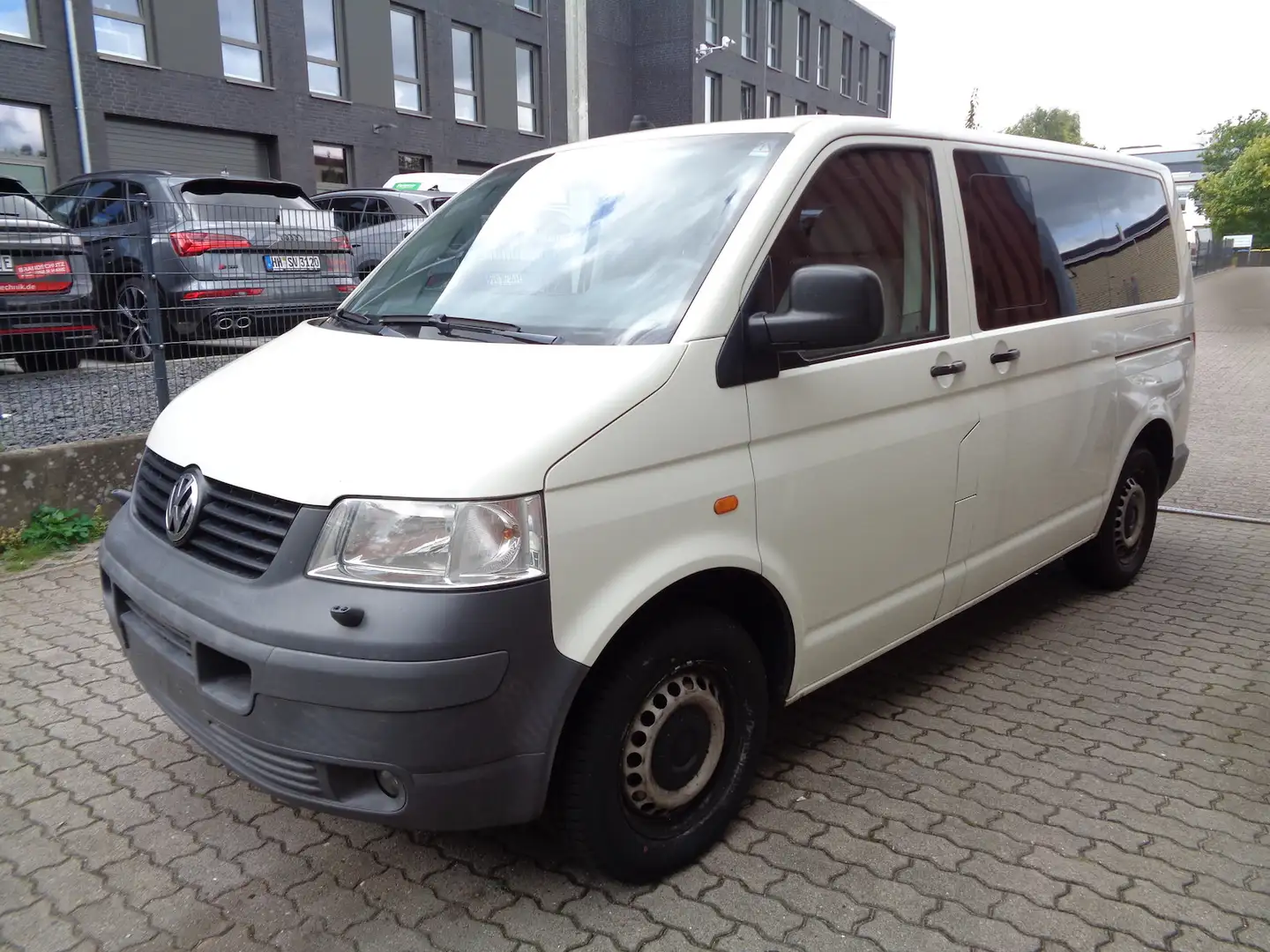 Volkswagen T5 2.5 TDI, Autom., Klima, PDC, 8 Sitze Weiß - 2