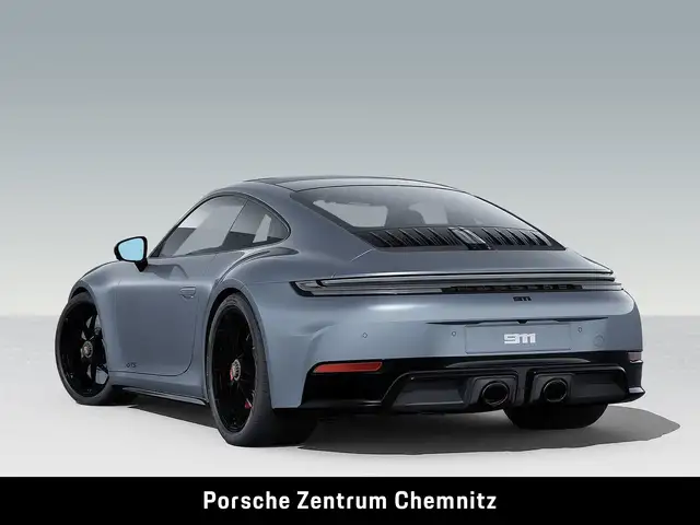 Porsche 911 view 3
