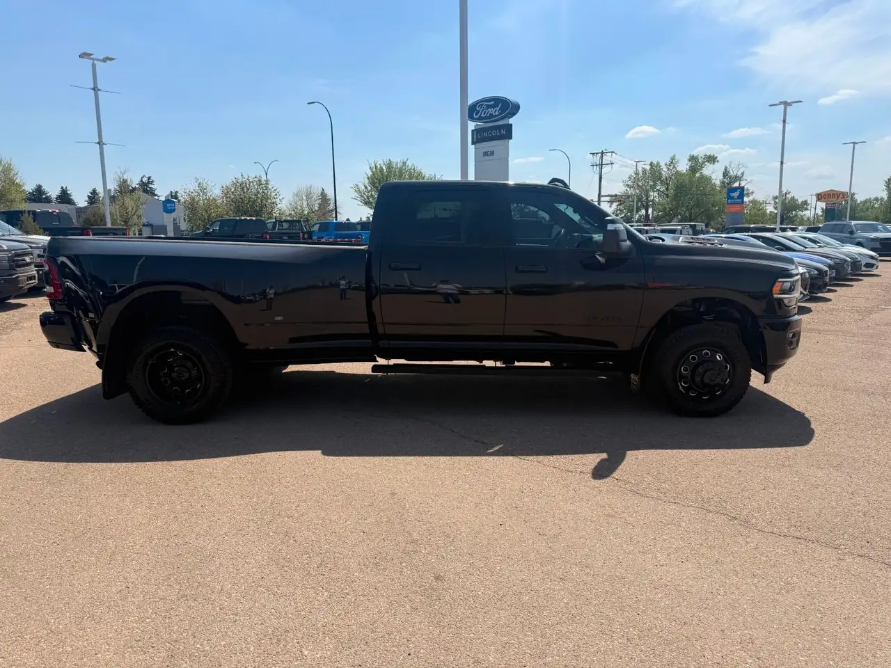 RAM 3500 снимка RAM 3500