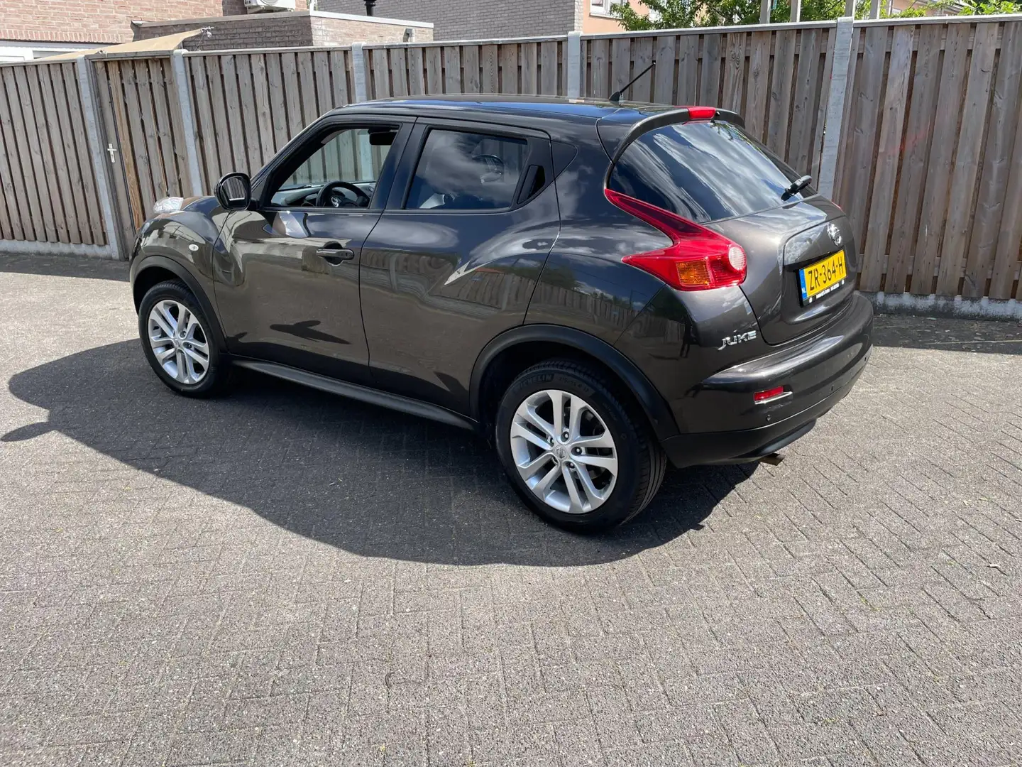 Nissan Juke 1.6 Urban Premium Brun - 2