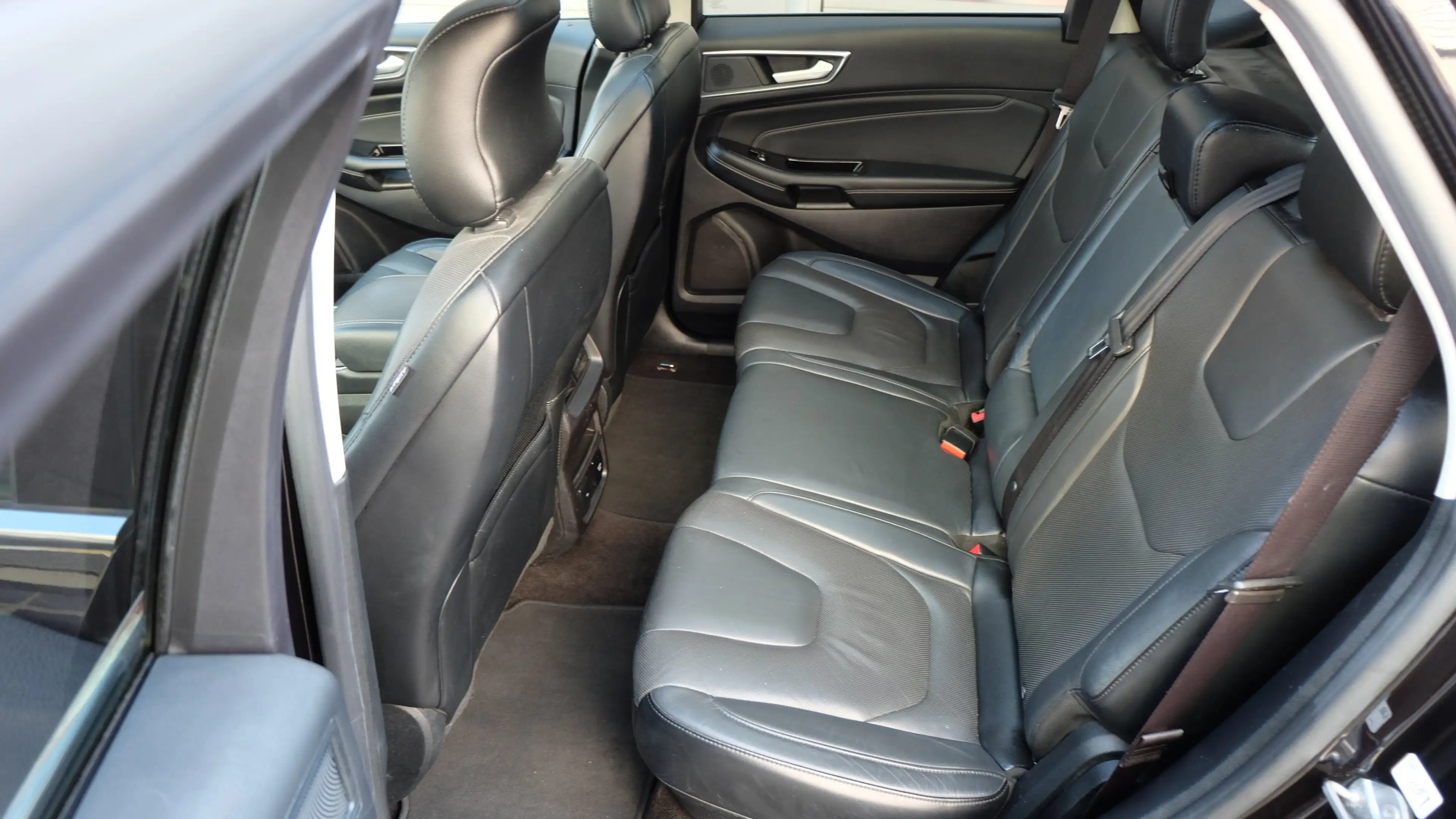 Ford Edge Titanium 4x4 in sehr gepflegtem Zustand !!!!!! — photo 13