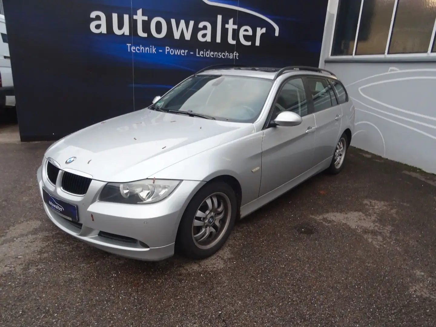 BMW 320 Baureihe 3 Touring 320i Argent - 1